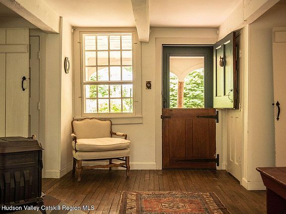 4th image of 210 Bate Road