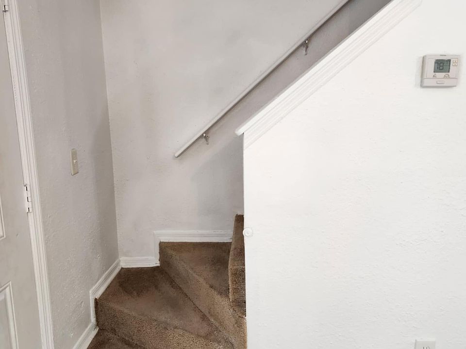 1st image of 7458 Wynnewood Sq #187