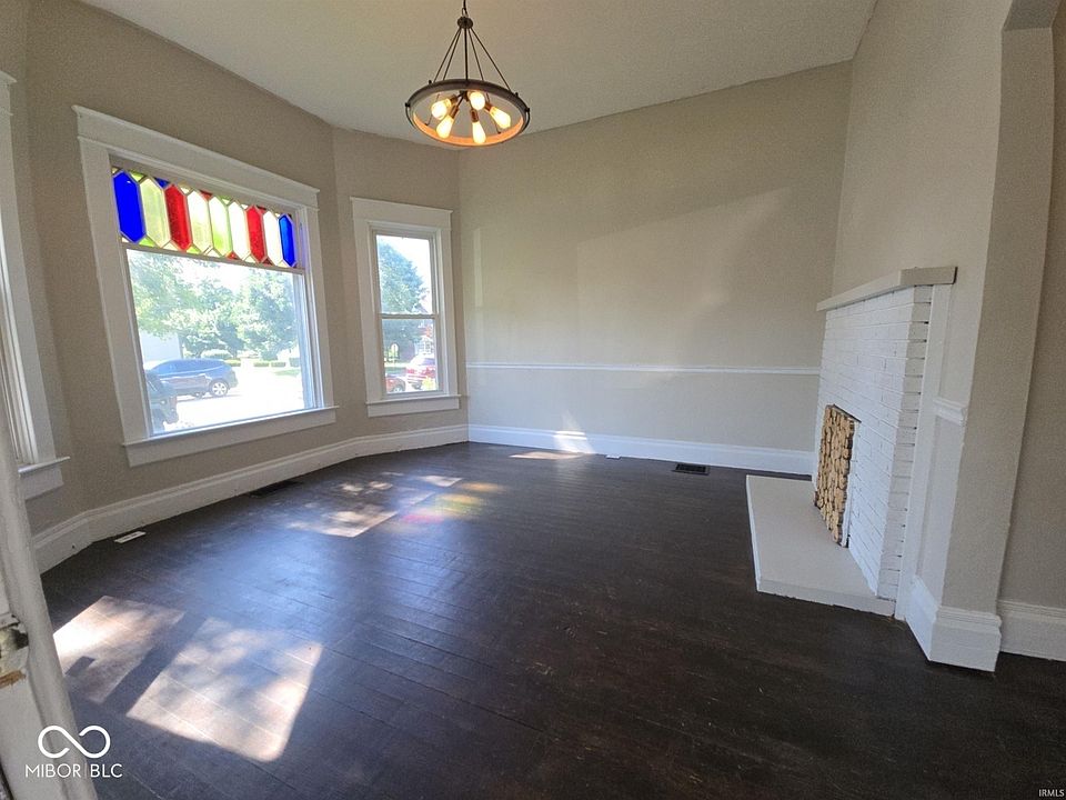 2nd image of 228 Simmons St