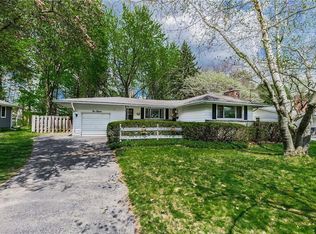 115 Burkedale Cres, Rochester, NY 14625