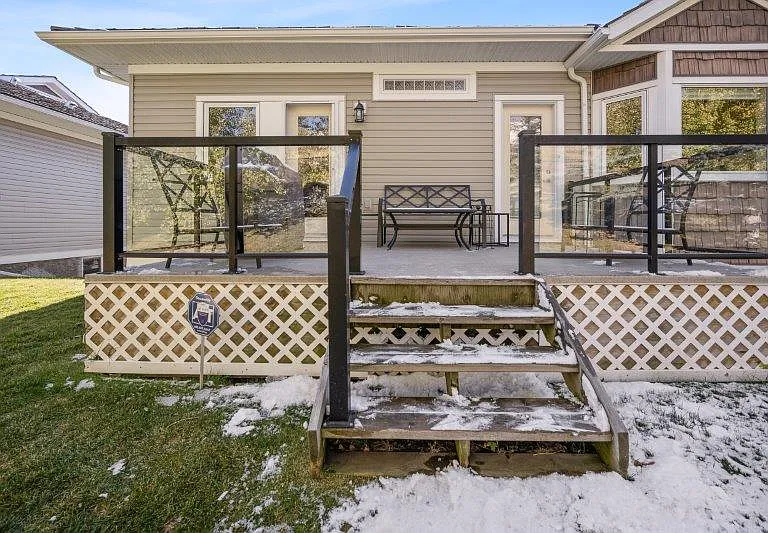 544 Rocky Vista Gdns NW — Photo 31