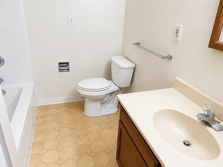 346 Delaware St — Photo 2
