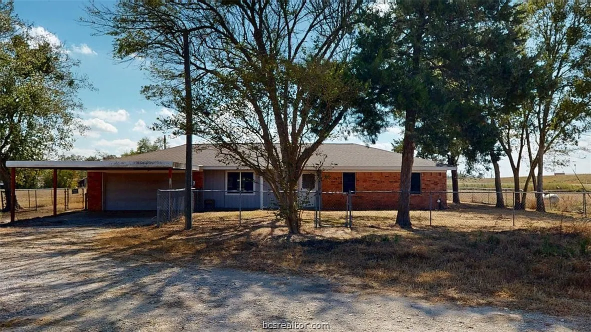 3 bed, 2.0 bath, 1262 sqft, $1,700 — Photo 1