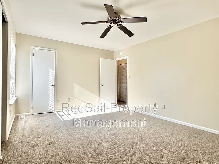 1067 Willow Green Dr — Photo 11