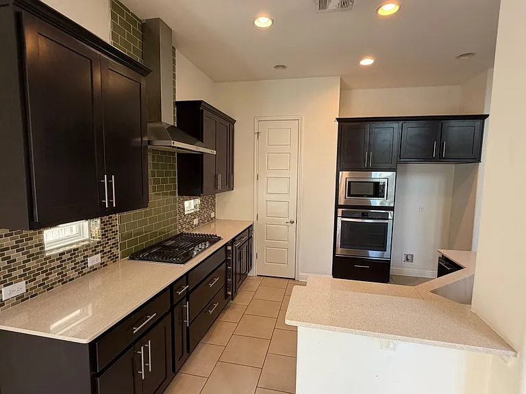 11412 Maggiore Dr — Photo 7