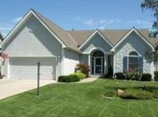 1044 Oxford Ct, Leavenworth, KS 66048
