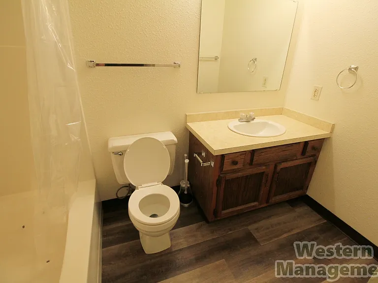 1217 Yellowstone Ave — Photo 6