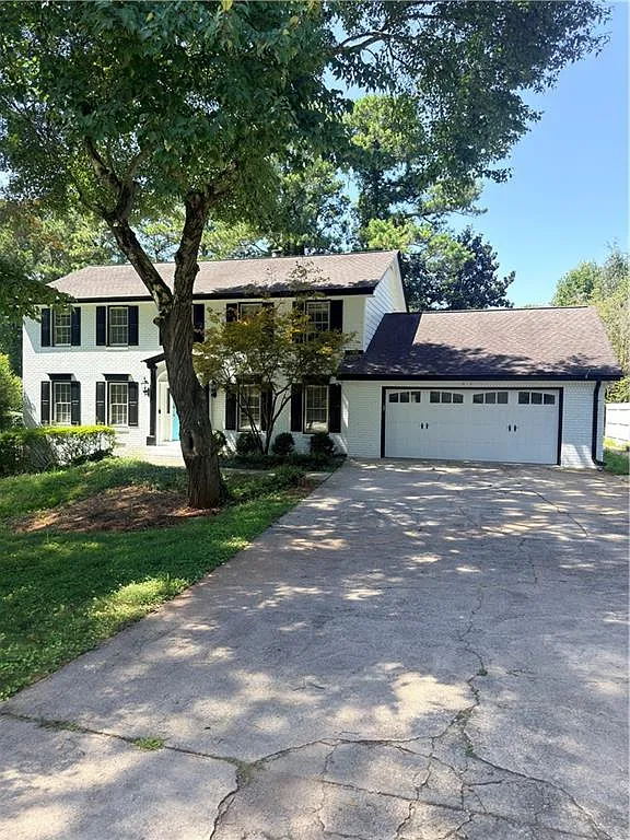4 bed, 2.5 bath, 2524 sqft, $2,300 — Photo 1