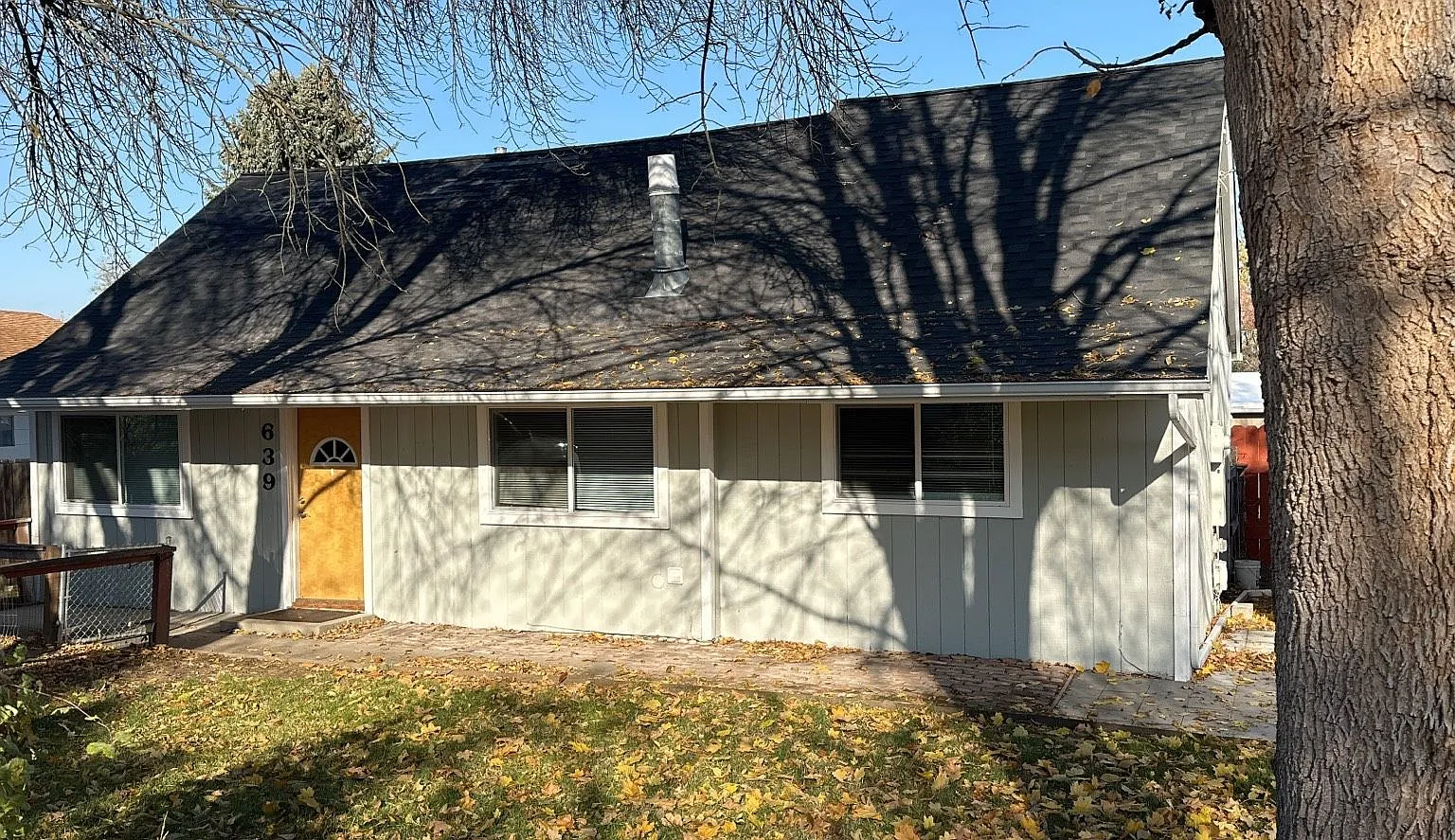 Charming and low-maintenance 2-bedroom, 1-bath home for rent — Photo 2