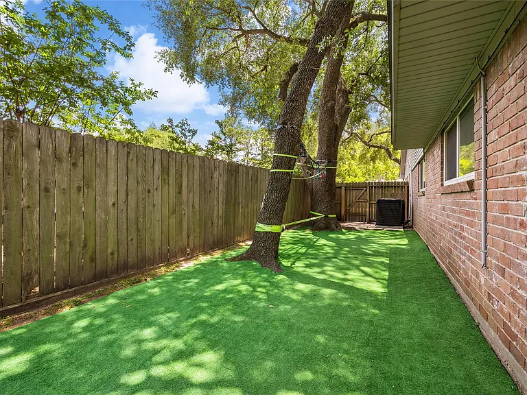10714 Piping Rock Ln — Photo 41
