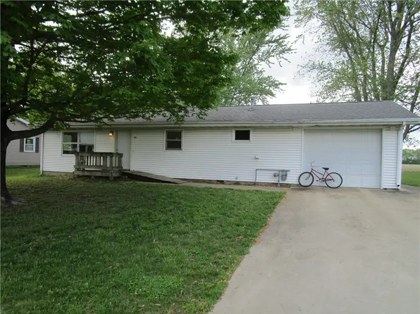 321 E 1st St, Ramsey, IL 62080