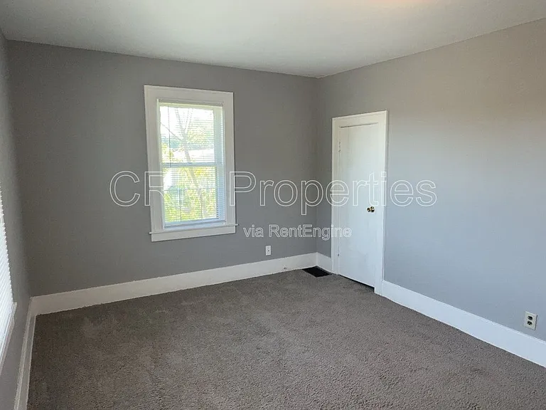 809 N Webster St — Photo 14