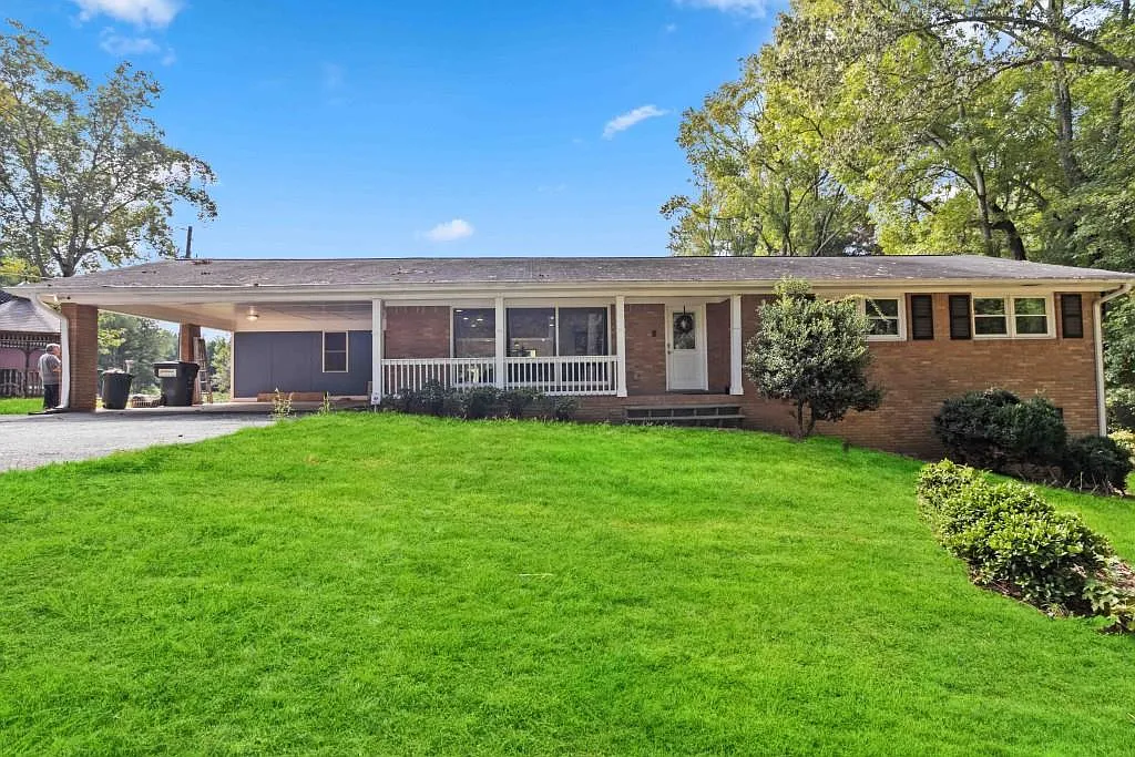 4 bed, 3.5 bath, 3193 sqft, $2,800 — Photo 2