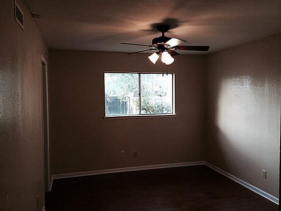 4th image of 1067 Elmwood Dr