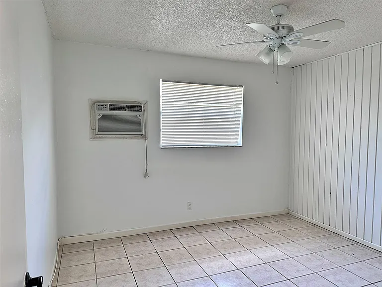 5650 SW 26th St #2 — Photo 5
