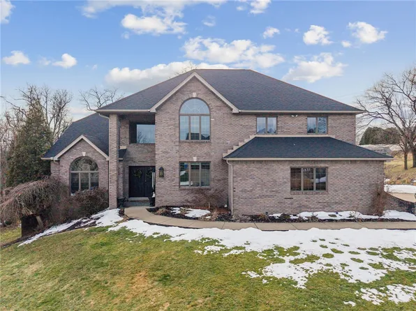 3124 Algonquin Trl, New Kensington, PA 15068