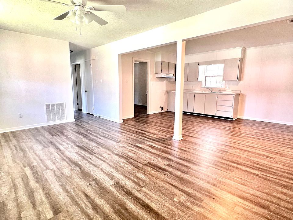 2nd image of 122 Baldwin St