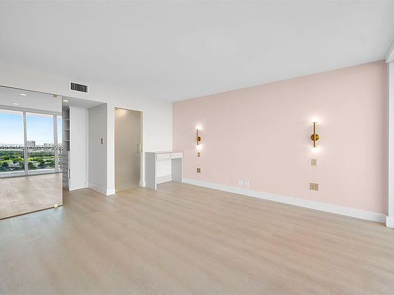 3rd image of 1900 Sunset Harbour Dr #1911