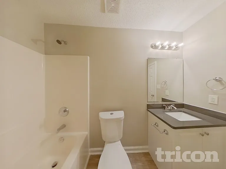 340 Peachtree Rd — Photo 16