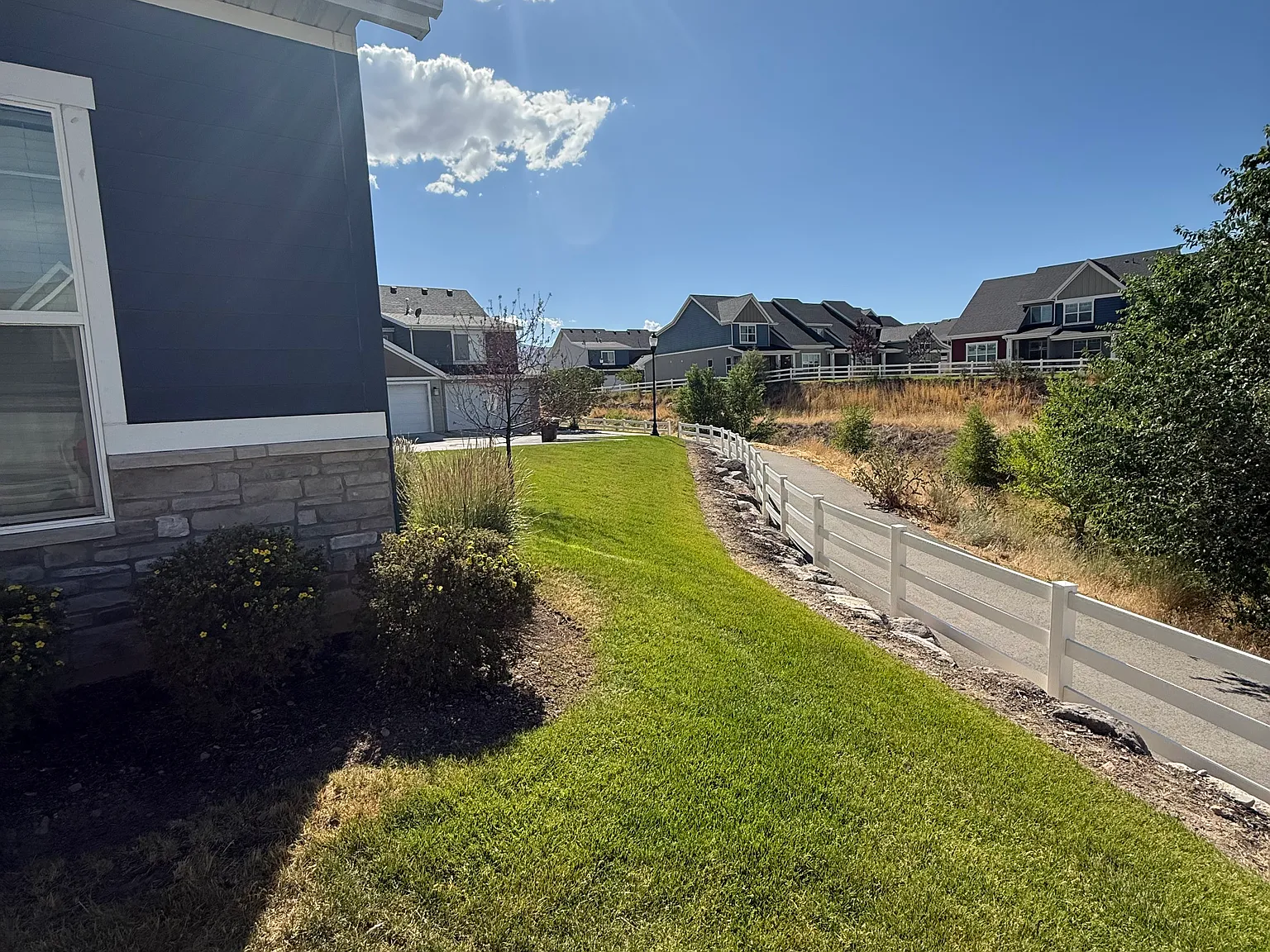 3 bed, 2.5 bath, 1523 sqft, $2,200 — Photo 2
