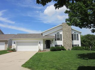 27 Drake Ct, Bloomington, IL 61704