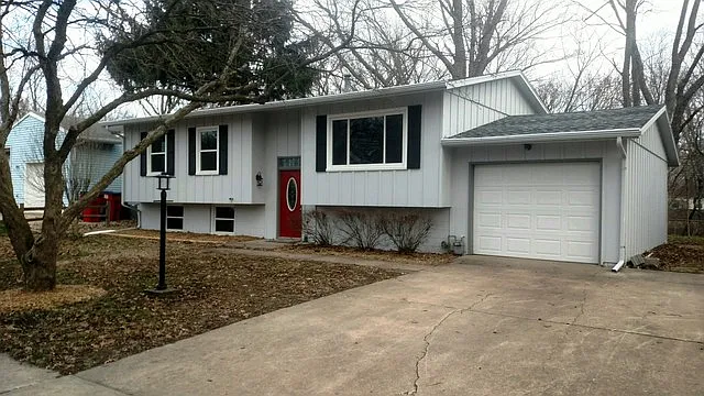 2214 Broadmoor Dr photo 1