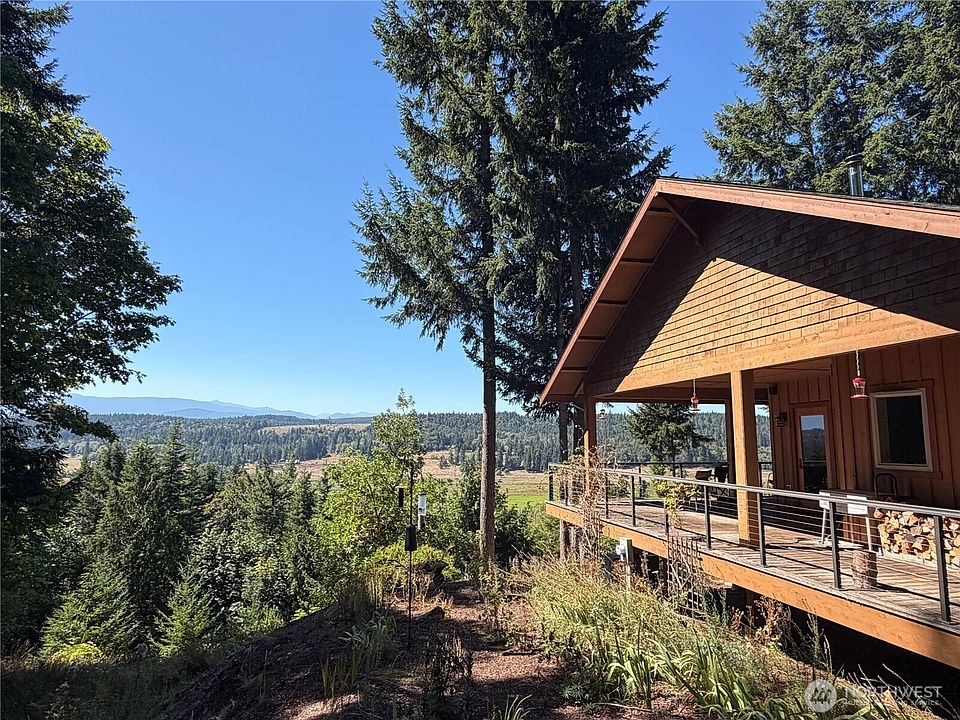 2nd image of 1505 Center Road