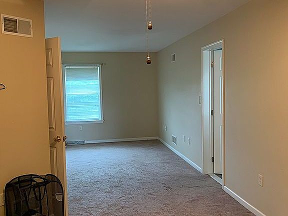 5th image of 128 Farm View Dr