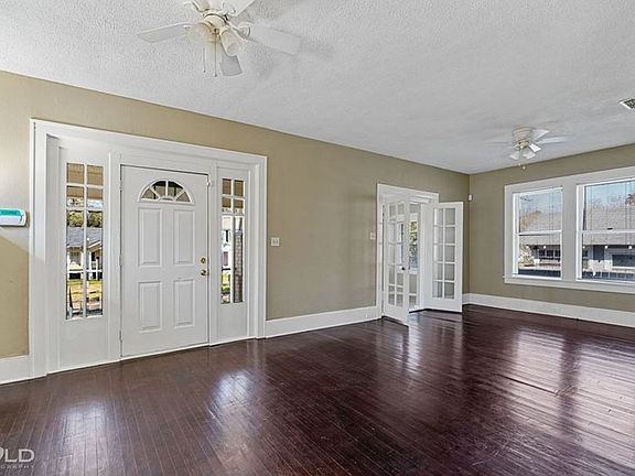 4th image of 127 Dalzell St