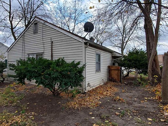 4th image of 220 Johnson St
