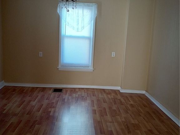 5th image of 1317 Hall St