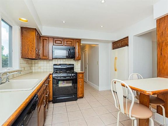 4th image of 58 N Serven St