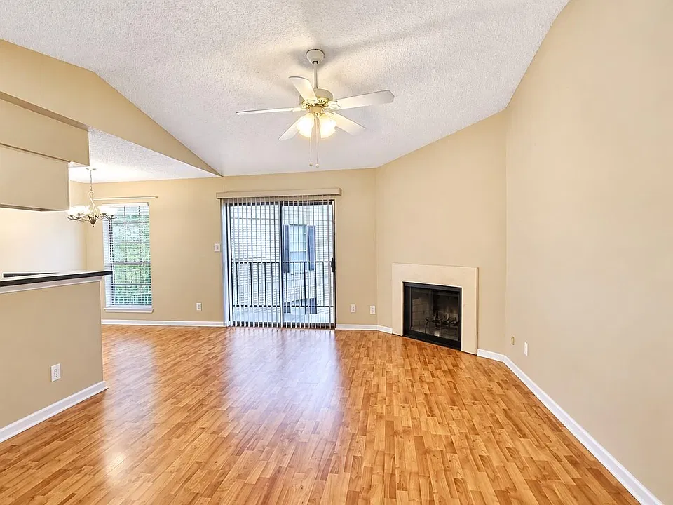 2120 El Paseo St #1304