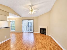 2120 El Paseo St