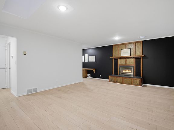 4th image of 609 Harriet Ave