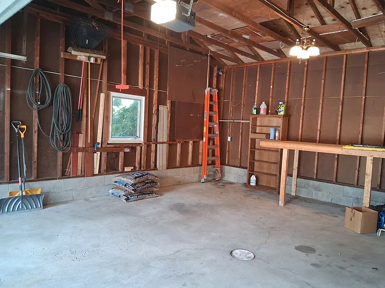 210 Elm St — Photo 25