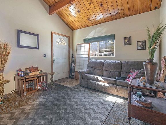 5th image of 543 W Big Bear Blvd