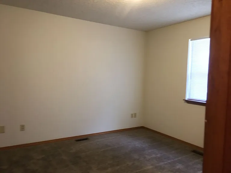 1204 E Markwardt St — Photo 7