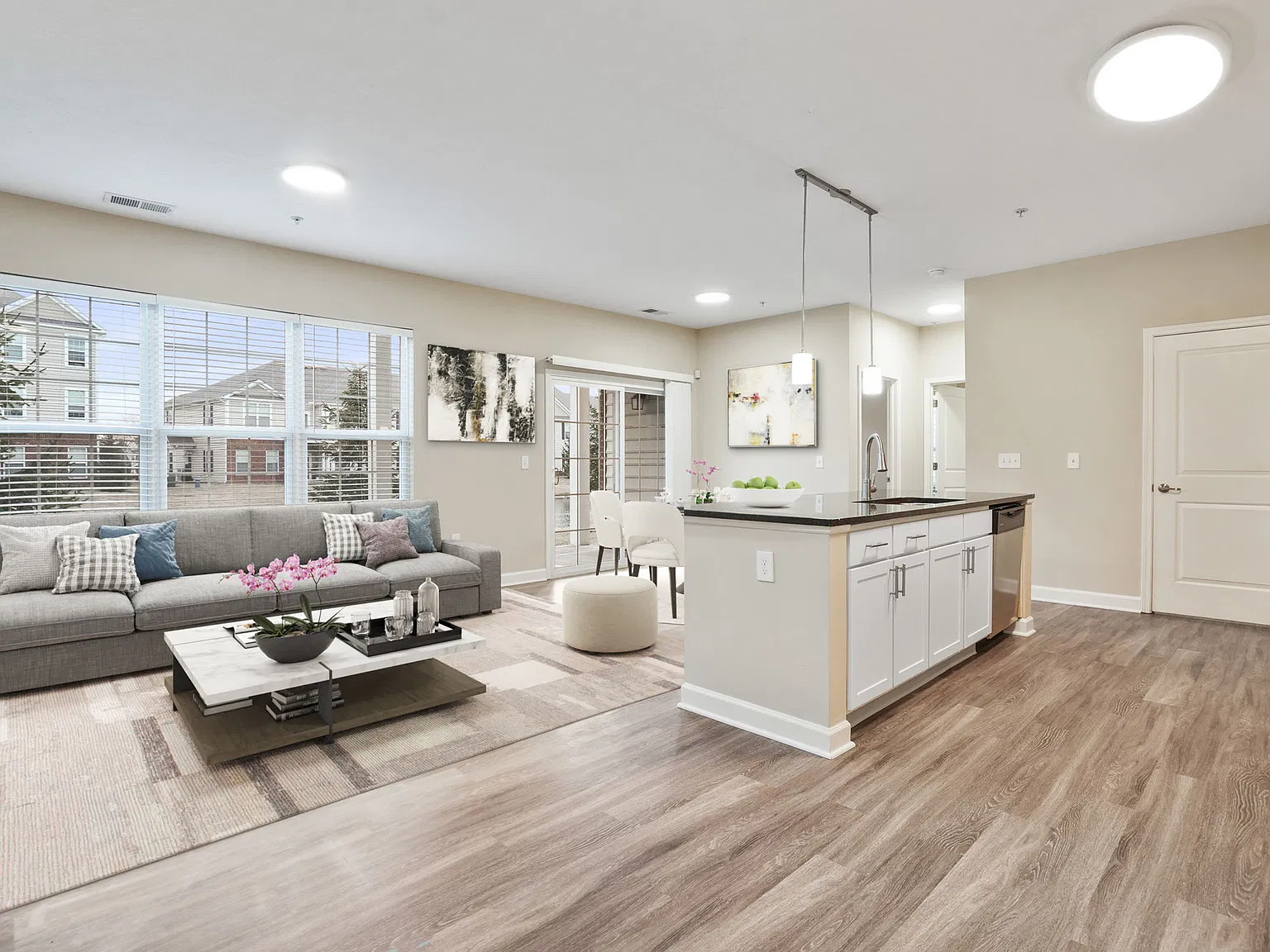 1 bed, 828 sqft, $1,360 — Photo 1