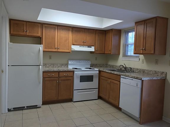 3rd image of 3409 Gatewood Ct APT C