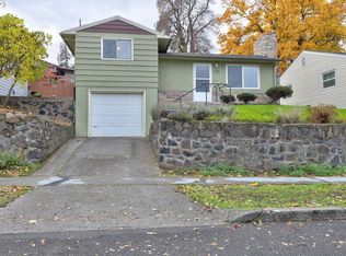 404 W 11th St, The Dalles, OR