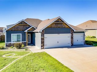 2705 Chasehire Dr, Lawrence, KS 66046