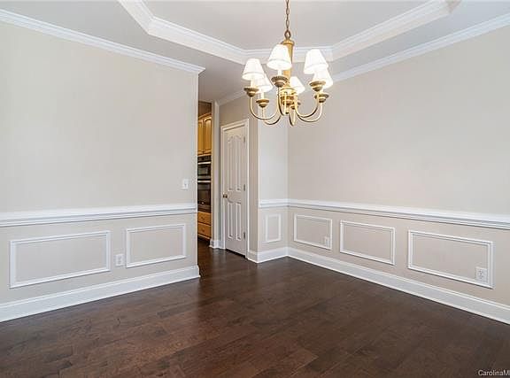 4th image of 8109 Grahamson Ln