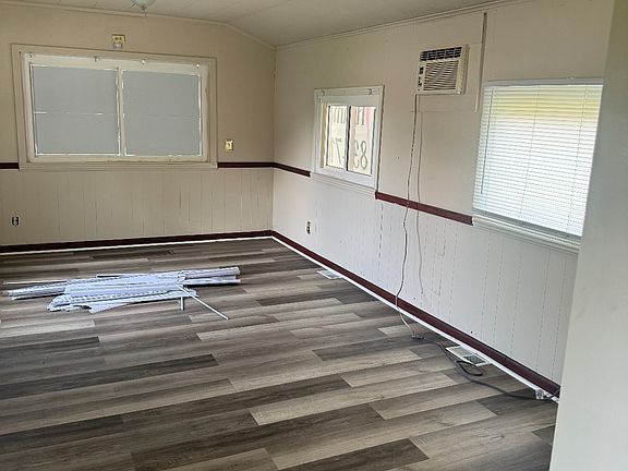 5th image of 4221 Lewis Ave