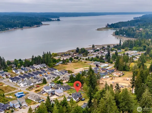 61 E Brady Loop, Allyn, WA 98524