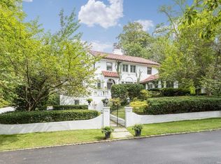 8 Mirrielees Cir, Great Neck, NY 11021