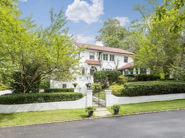 8 Mirrielees Circle, Great Neck, NY 11021