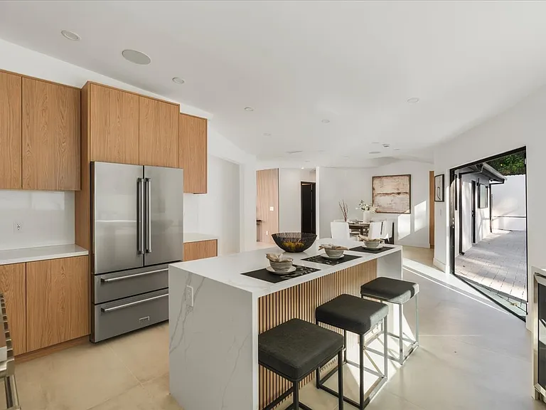 3873 Royal Woods Dr — Photo 10