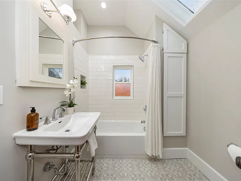 436 Park St — Photo 18