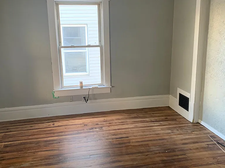 522 Rentschler St — Photo 4